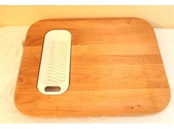 Wood Cutting Board With Plastic Catch Strainer
