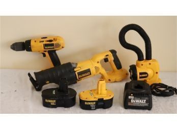 DeWalt 18v Cordless Tool Set Flashlight ,Sawzall Reciprocating Saw, Drill 2 Batteries & Charger