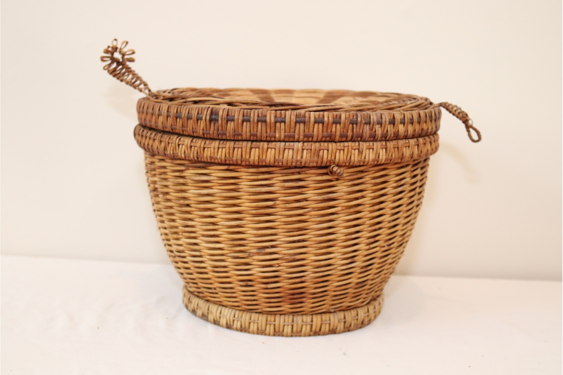 Woven Basket With Lid 