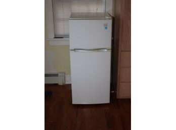 Avanti 2-Door Apartment Size Refrigerator/ Freezer PTC22MBMARBB General Electric