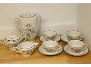 SET OF 4 COFFEE TEA CUPS & SAUCERS Tea Pot  Sugar Creamer EMBASSY VITRIFIED CHINA USA