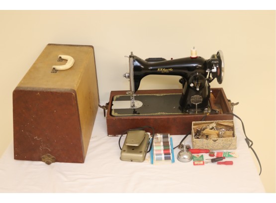 Vintage Portable R.H MACY & CO VINTAGE DELUXE PRECISION SEWING MACHINE W/extras