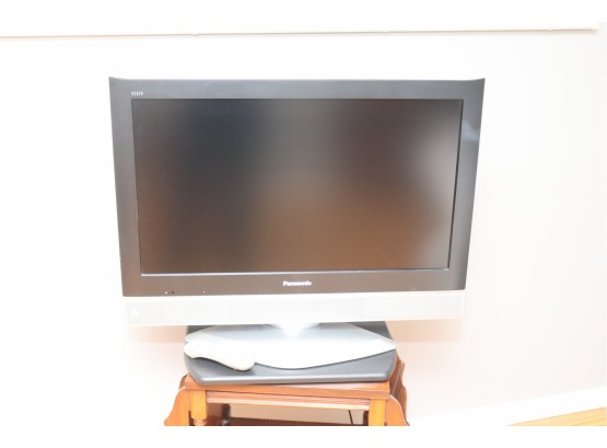 Panasonic TC-32LX50 32' HDTV-ready LCD TV