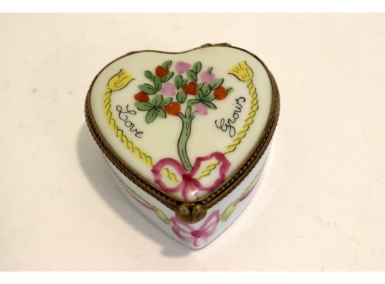 Vintage Peint Main Limoges France Hart Trinket Box