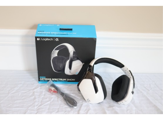 Logitech G933 Artemis Spectrum, Wireless RGB 7.1 Dolby And DTS Headphone Surround Sound Gaming Headset, White