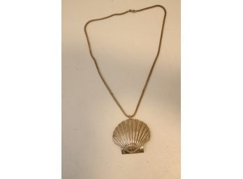 Vintage Sterling Silver Necklace With Scallop Shell Hinged Pendant  (J-20)