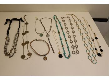 Necklace Costume Jewelry Lot. (J-4)