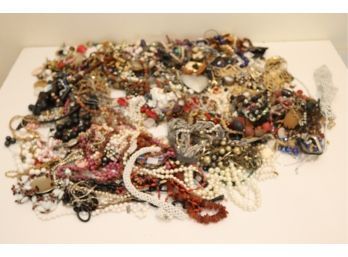 16 Lbs. Assorted Vintage Repairable Jewelry Necklaces Beads Repair Crafts (J-15)