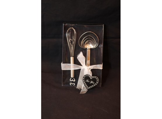 Cute Little Whisk And Measuring Spoons (G-33)