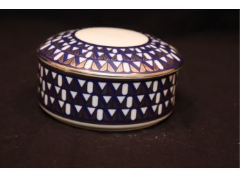 Covered Porcelain Trinket Vanity Jar Millennium Tiffany & Co.  (G-35)