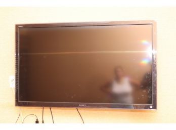 Sony Bravia KDL-52XBR4 52 1080p HD LCD Television W/ Wall Mount