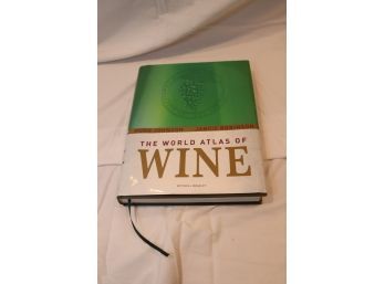 World Atlas Of Wine Hugh, Robinson, Jancis Johnson Book. (W-35)