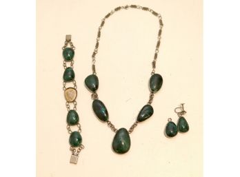 Vintage Green Stone Necklace Bracelet Earrings For Repair. (J-23)