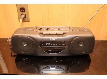 Sony CFS-B11 Boombox Dual Cone Speakers Cassette Radio Stereo Player. (M-8)