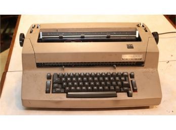 Vintage IBM Selectric II Typewriter (S-95)