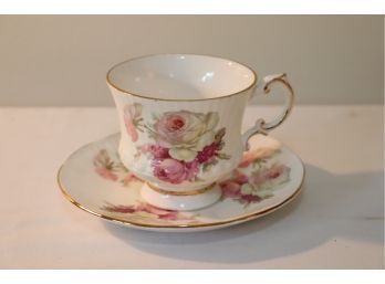 Elizabethan Fine Bone China Tea Cup And Saucer  Made In England (P-41)