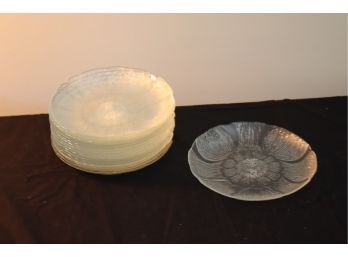 16 Glass Cabbage Plates (G-54)