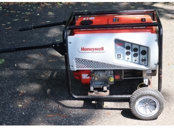 Honeywell 5500 Watt Portable Gas Generator. (g-1)