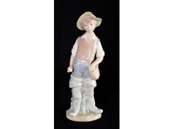 Lladro Porcelain Boy Going Fishing #4809 Figurine  (S-84)