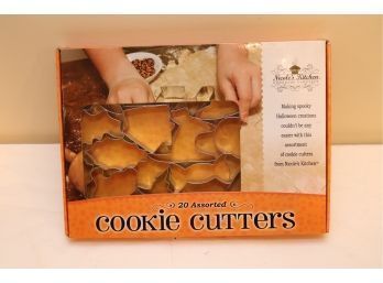 20 Assorted Halloween Cookie Cutters (S-56)