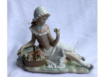 Lladro Admiration #4907 Figurines Girl Flower Basket  (S-10)