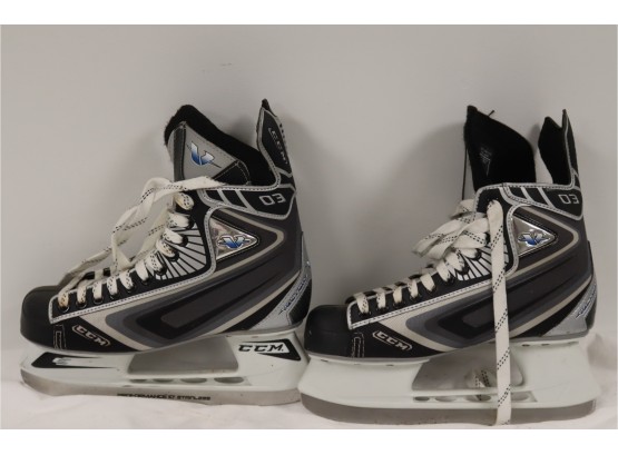CCM Mens Hockey Skates Size 8 (G-3)