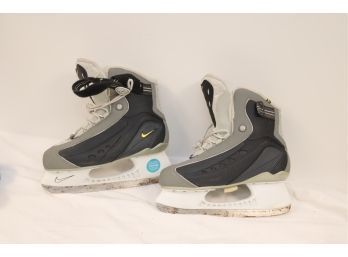 Nike Size 9 Mens Hockey Skates (G-2)