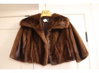Adrienne Landau Dyed Mink Fur Stole Cape Size S/M. (M-2)
