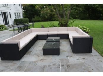 Outdoor Plastic Ratan Outdoor Couch With Cushions.