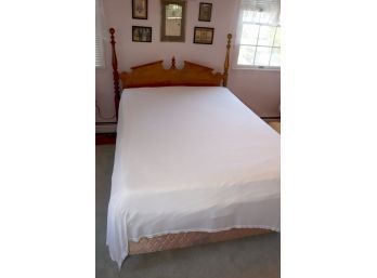 Vintage Full Sized Bed Wood Headboard & Footboard W/ Metal Frame And Mattress (G-6)