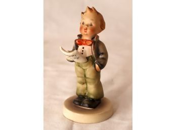Vintage Goebel Hummel Soloist #135 TMK-3 Boy Singing Porcelain Figurine (P-97)