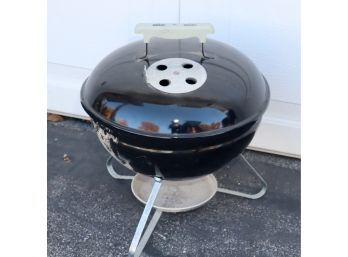 Weber Smokey Joe  Portable Charcoal Grill. (T-60)
