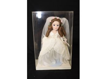 Danbury Mint - Abigail - A Colonial Bride In Plastic Display Case (T-4)