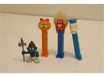 Vintage Pez Dispensers And A Smurf (B-6)