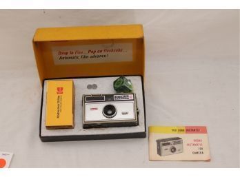 Kodak Instamatic 100 Camera In Box With Film And Flashcube (P-51)