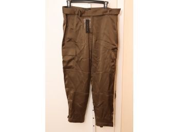 New With Tags Theory Hannon B Splendor Pants In Cedar Green Size 8. (M-7)