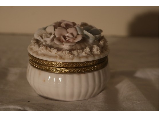Vintage Ceramic Flower Vanity Trinket Box