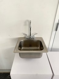 Metal Sink With Faucets