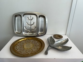 An Assortment Of (4) Vintage Metal Trays Of Varying Sizes