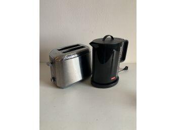 Bodum Electric Teapot & Black & Decker Toaster