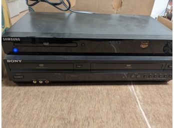 Electronics Lot: DVD And VHS/DVD Combo Player SONY SAMSUNG