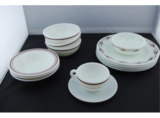 Pyrex Tableware Dishes In Ruby Flame And Stripe Patterns