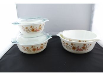 ENGLISH Pyrex In The Autumn Floral Pattern