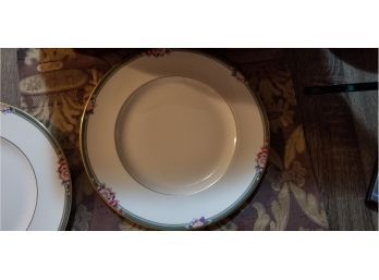 Royal Doulton Dinner Plates (6)