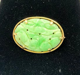 Beautiful 10K Yellow Gold Chinese Apple Green Jade Pin