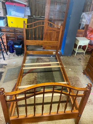 Ethan Allen Country Crossings Twin Size Bed Frame Maple (?)