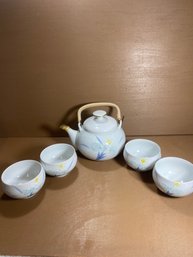 Oriental Teapot With 4 Tea Cups