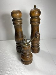 Set Of 3 Wooden Salt And Pepper Shakers With Grinder Zassenhaus Germany