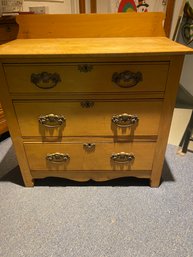 Antique Unbranded Maple 3- Drawer Dresser