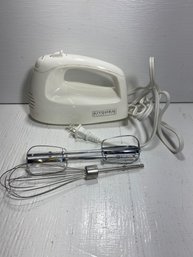 Working Kitchen Selectives Hand Mixer With Beater And Whisk Attachments